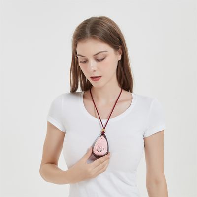 2 ঘন্টা চার্জিং পোর্টেবল পরিধানযোগ্য ছোট বায়ু পরিষ্কারকারী 20 ডিবি পরিধানযোগ্য বায়ু ফিল্টার