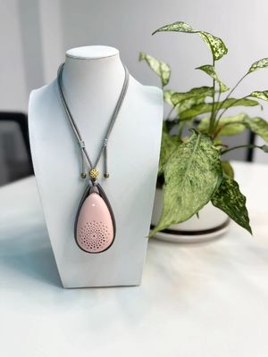 কমপ্যাক্ট 96*56*33 মিমি পরিধানযোগ্য বায়ু বিশুদ্ধকারী 21 ঘন্টা অবিচ্ছিন্ন অপারেশন 850mAh ব্যাটারি অতি-শান্ত