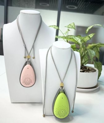 লাইটওয়েট 74g পোষাকযোগ্য বায়ু বিশুদ্ধিকারী 21 ঘন্টা দীর্ঘ স্থায়ী